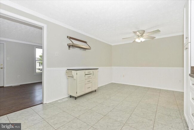 Building Photo - 207 Contour Rd