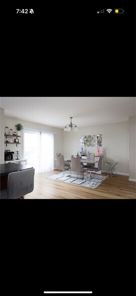 Building Photo - 10029 Ash St