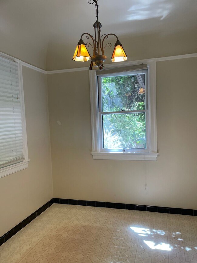 Building Photo - 6 Month Lease on a Two-Bedroom 1 Bathroom East Sacramento Home