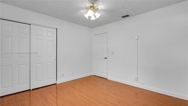 Building Photo - 570 Woodgate Cir
