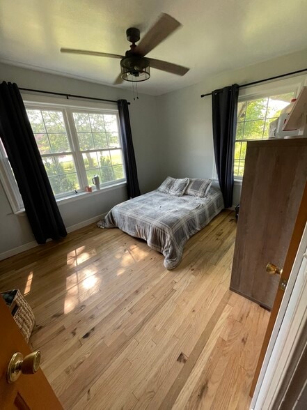 Main Bedroom 1 (Facing Road) - 4148 S Pipestone Rd