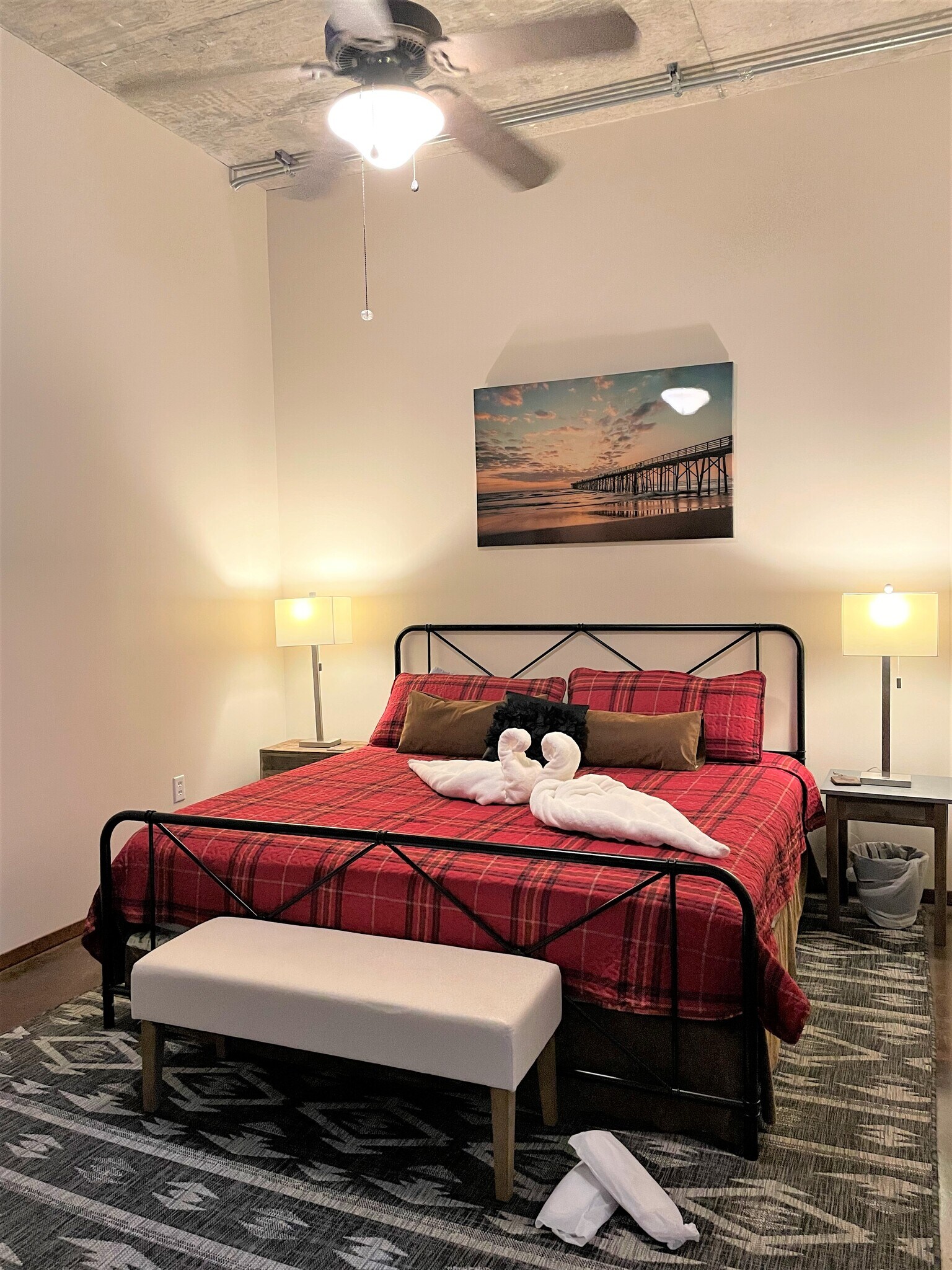 Huge bedroom (17'x12') with concrete floor and tall ceiling - 505 Bastrop St