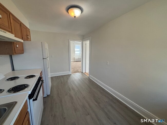 Building Photo - 243 Glenville Rd