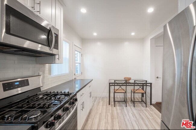 Building Photo - 1024 Maple St