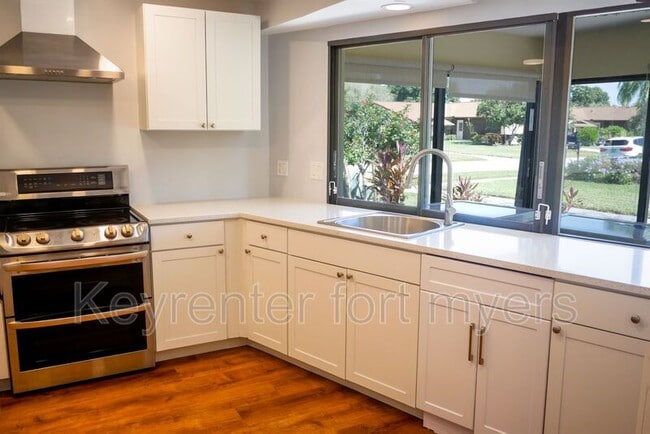 Building Photo - 4779 Lakewood Blvd