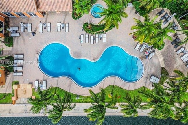 Building Photo - 3330 NE 190th St