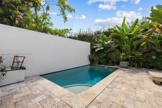 Building Photo - 442 SW 15th Rd