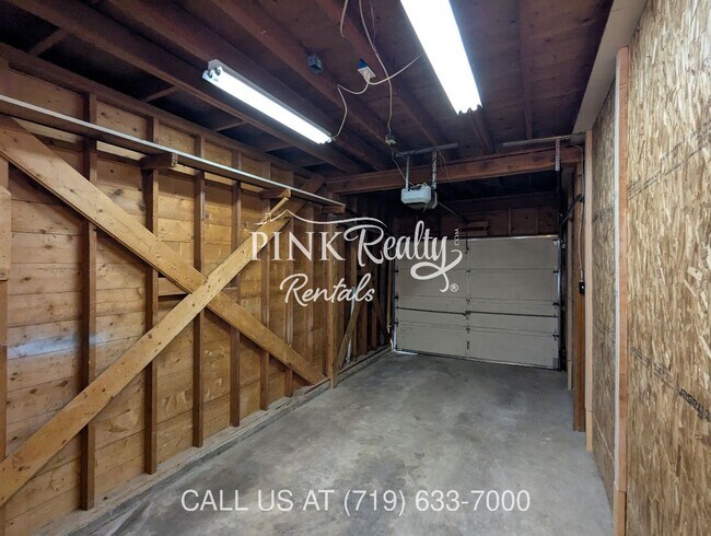 Building Photo - 504 N 18th St
