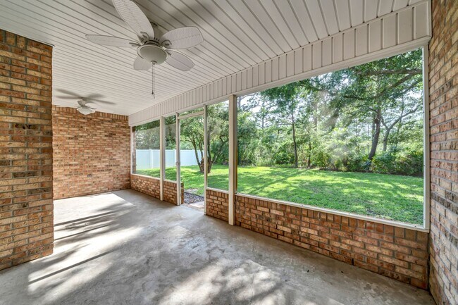 Building Photo - Community Pool & Deeded Access to Santa Ro...