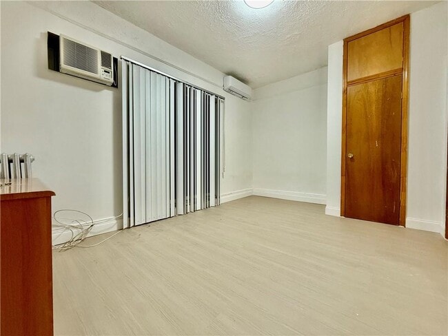 Building Photo - 34 Bay 10th St