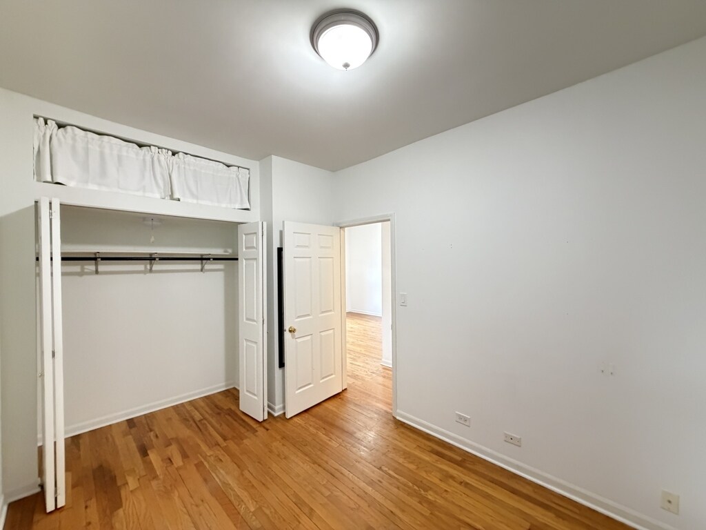 Building Photo - 5817 N Ridge Ave