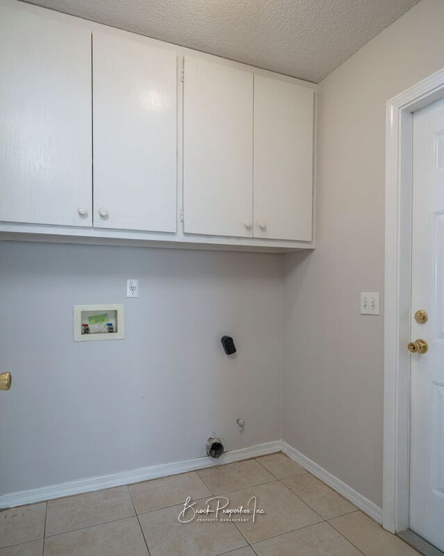 Building Photo - 3020 Desert St