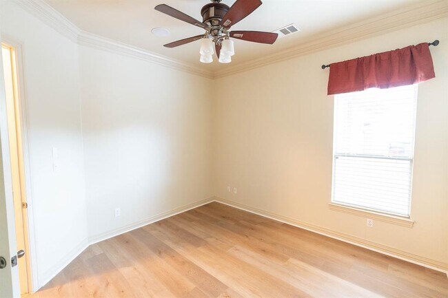 Building Photo - 10500 Avery Club Dr