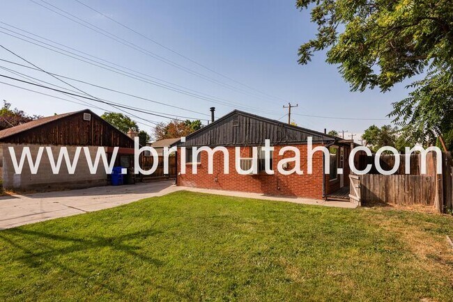 Building Photo - 410 Welby Ave S