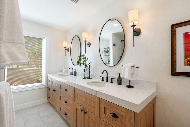 Building Photo - 48910 Noline Pl