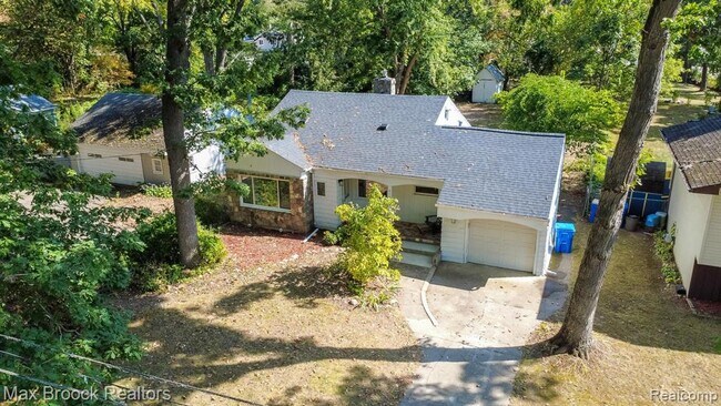 Building Photo - 4120 Lotus Dr