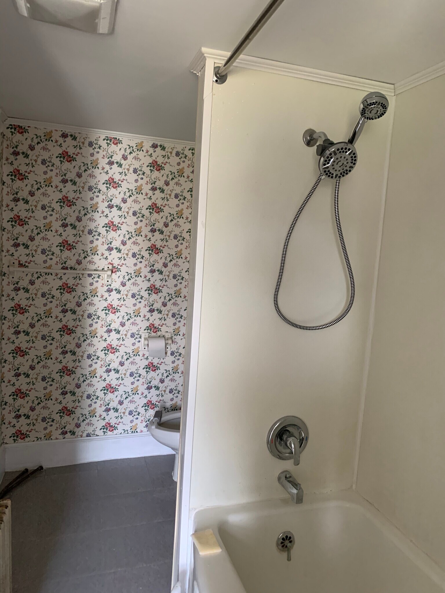 Full bath - 103 Green St