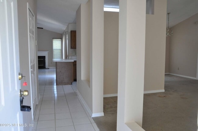 Building Photo - 2105 Hovington Cir W