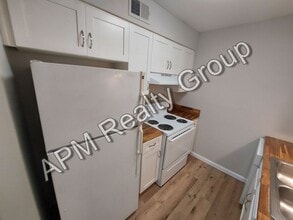 Building Photo - One bedroom in quiet Rosewood