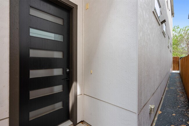 Building Photo - 1136 Adele St