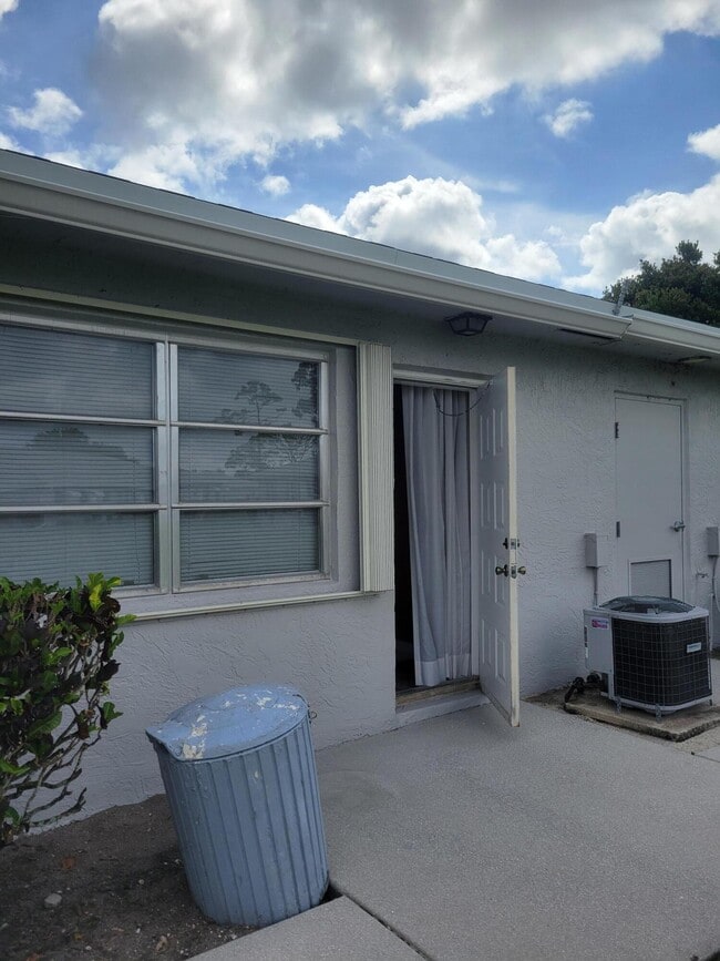 Building Photo - 14629 Canalview Dr
