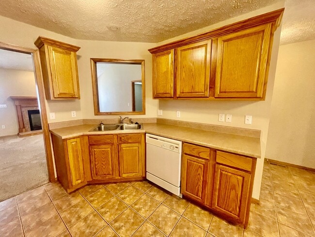 Building Photo - 6008 N 8th Ave