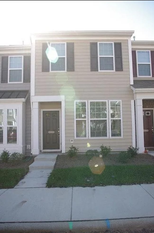 Primary Photo - 2 Bedroom, 2.5 Bathroom Townhome with 2 Parking Spaces in Renaissance Park – Minutes from Downtow...
