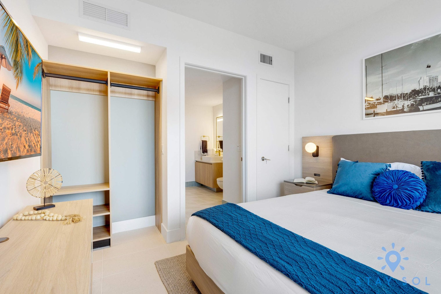 Building Photo - 601 NE 1st Ave