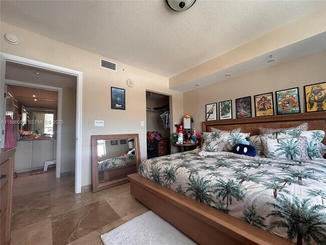 Building Photo - 610 W Las Olas Blvd