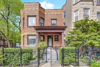 Building Photo - 3106 W Schubert Ave