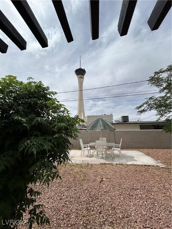 Building Photo - 2020 Santa Paula Dr