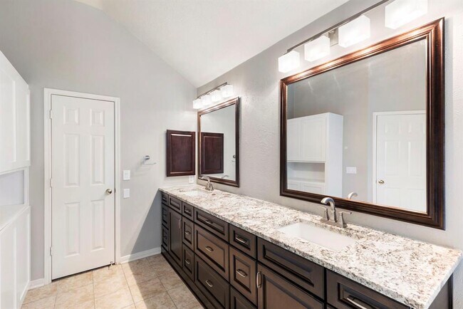 Building Photo - 62 S Dreamweaver Cir