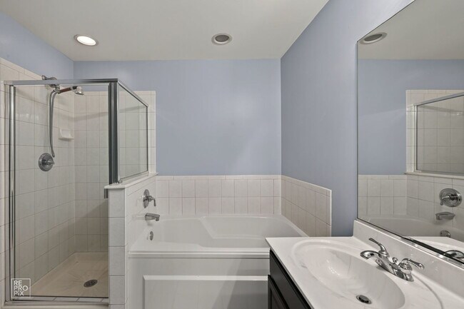 Building Photo - 268 Southwicke Dr