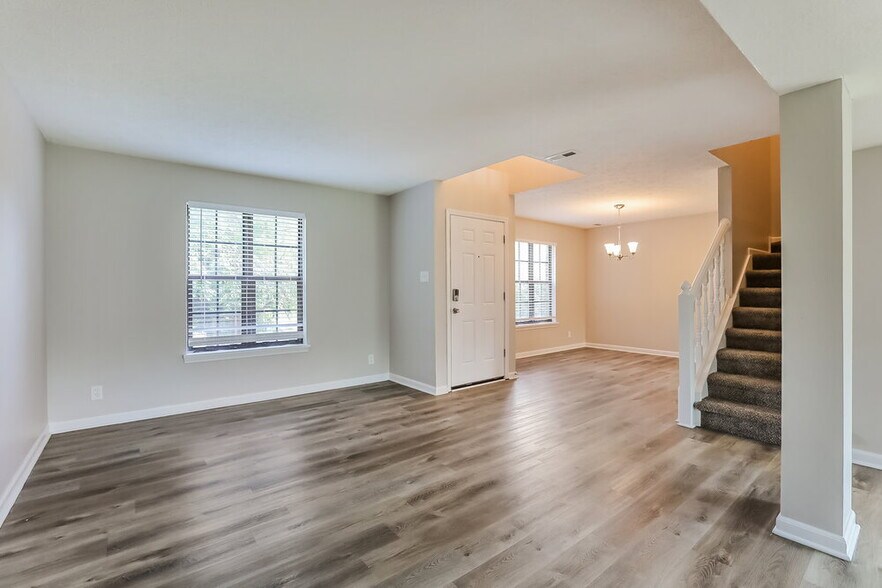 Building Photo - 6722 Foxfire Dr