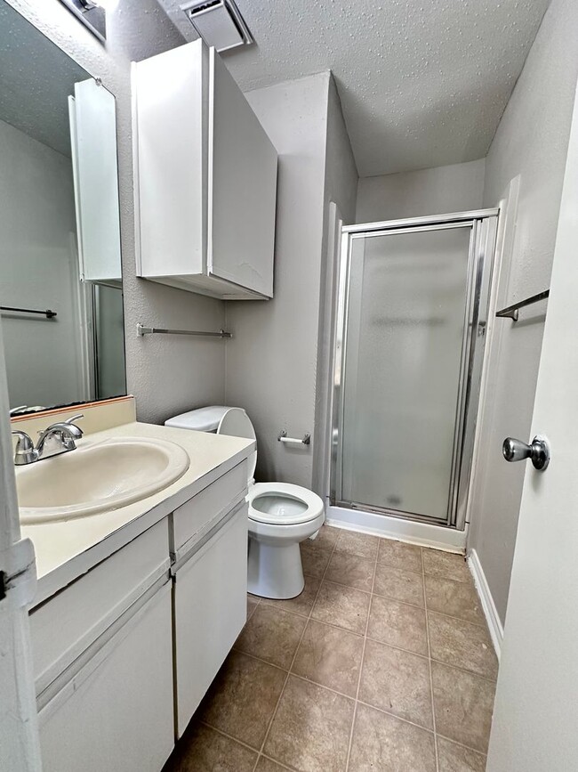 Building Photo - Best Value near Downtown for Immediate Mov...