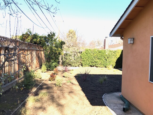 Building Photo - Desirable Mountain View 4 Bed 3 Bath Home ...