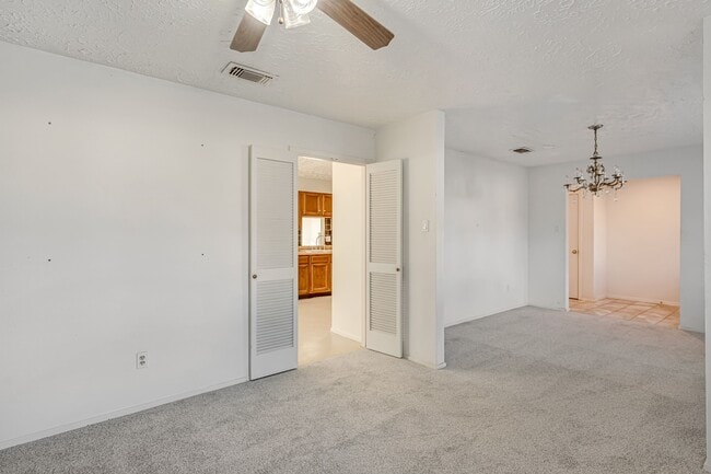 Building Photo - 20331 Pinefield Ln