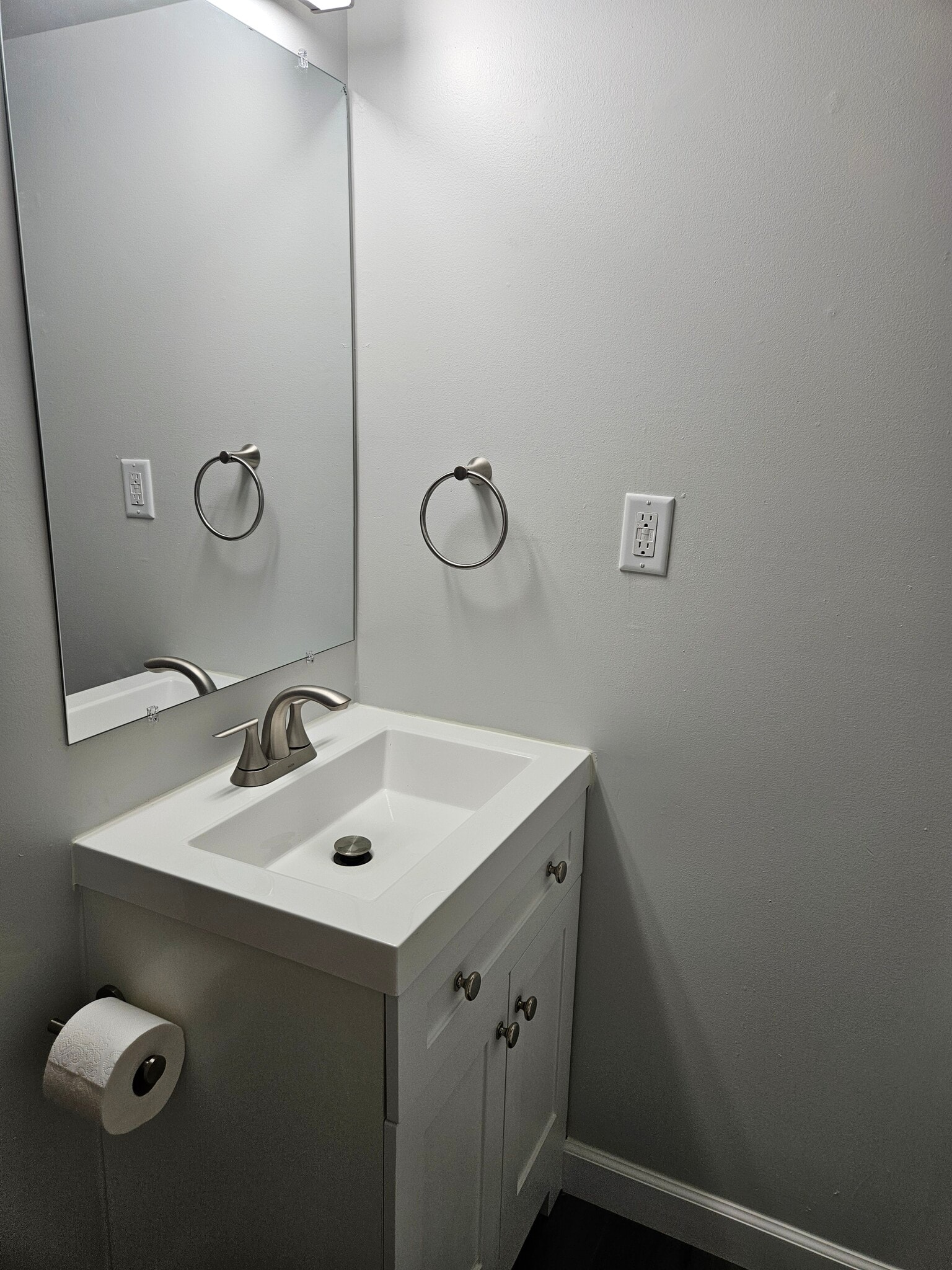 Bathroom - 421 N Greenfield Ave