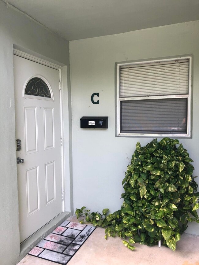 Building Photo - 405 High Point Blvd N