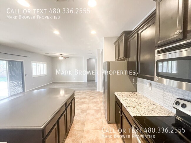 Building Photo - 724 W Dragon Tree Ave