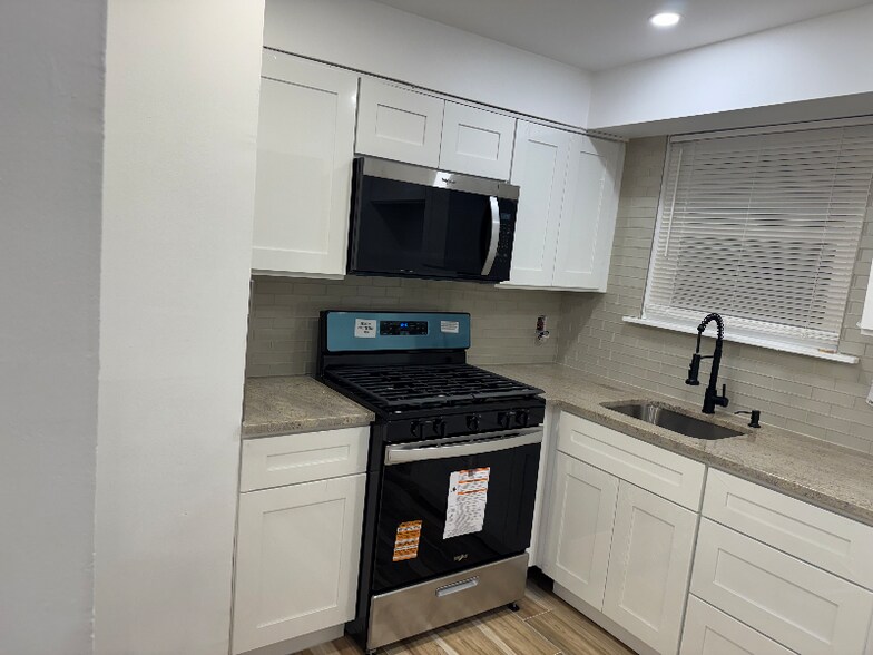 Primary Photo - 9405 Kirkwood Rd