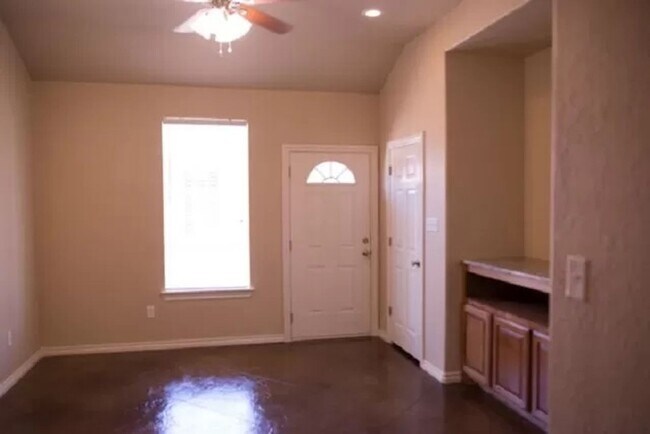 Building Photo - 2505 SW A Ave