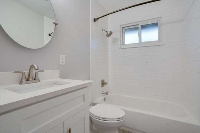 Building Photo - 600 Bramble Dr