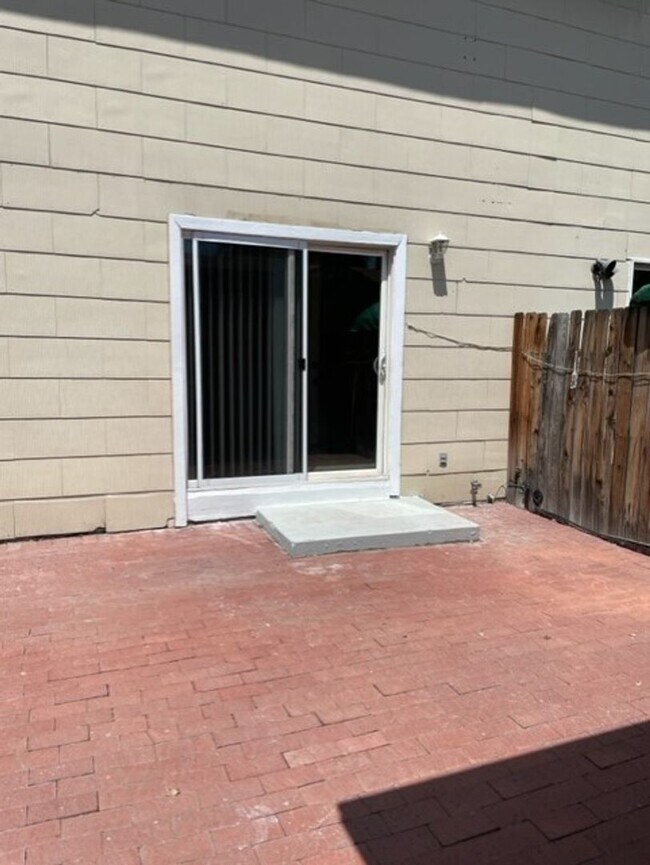 Building Photo - Newly Remodeled Two Bedroom with Washer & Dryer