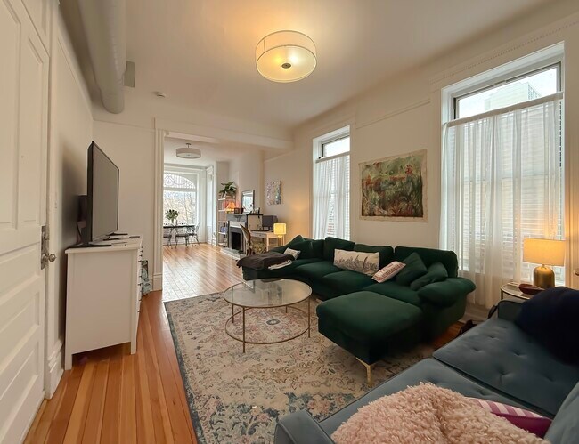 Building Photo - 1539 N Wells St