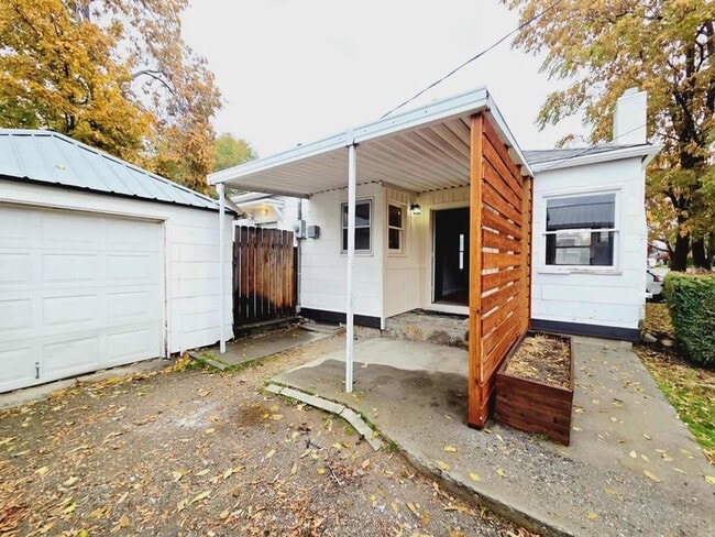 Building Photo - Charming 3 Bedroom, 2 Bath House For Rent!!