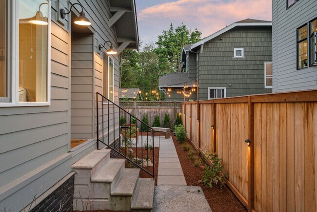 Building Photo - 6404 47th Ave SW