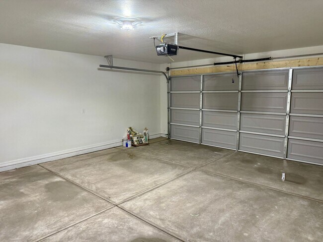 Building Photo - Brand New home in Wellton - 3 Bedrooms 2 Bath