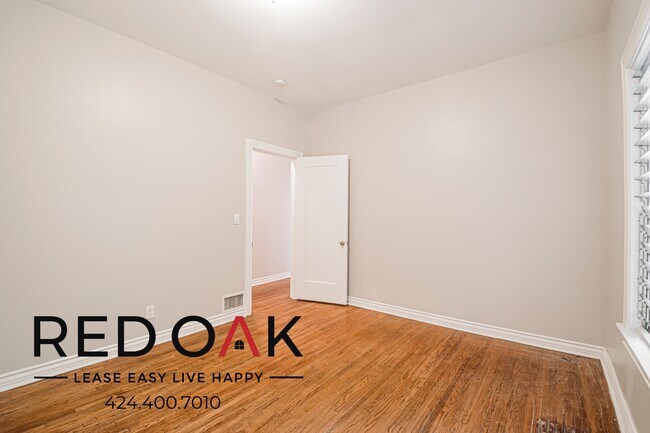 Building Photo - 109 S Sycamore Ave