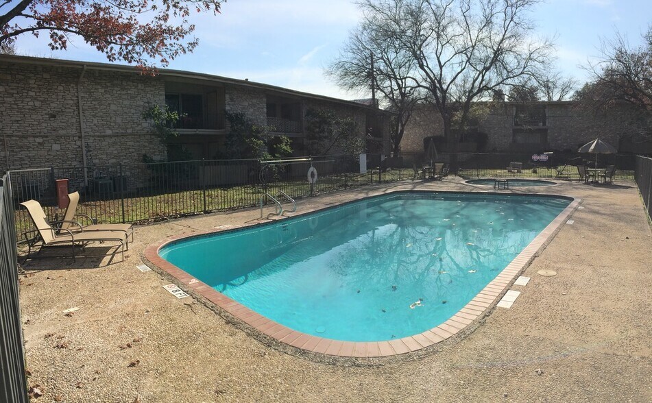 Building Photo - 1304 Mariposa Dr